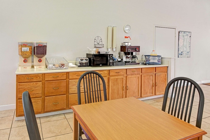 Imagen del bar/restaurante del Hotel Knights Inn Cartersville. Foto 5
