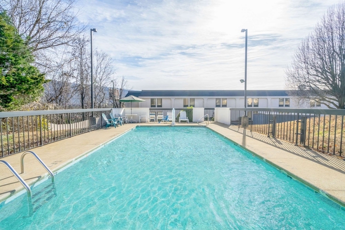 Imagen de la piscina del Hotel Knights Inn Chattanooga. Foto 19
