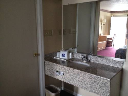 Imagen de la habitación del Hotel Knights Inn - Cleveland. Foto 6