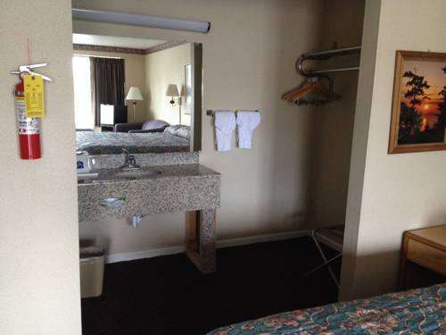 Imagen de la habitación del Hotel Knights Inn - Cleveland. Foto 8