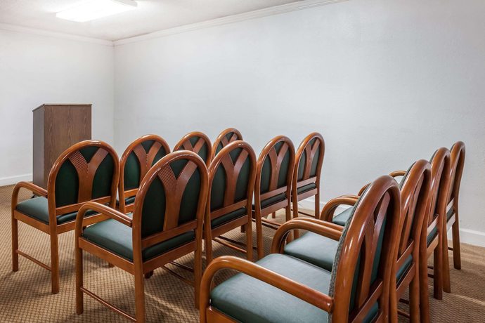 Imagen de los interiores del Hotel Knights Inn Columbia. Foto 12