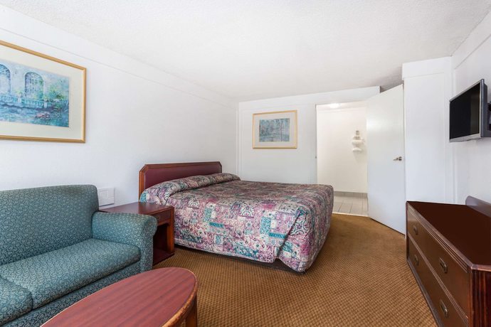 Imagen de la habitación del Hotel Knights Inn Columbia. Foto 5