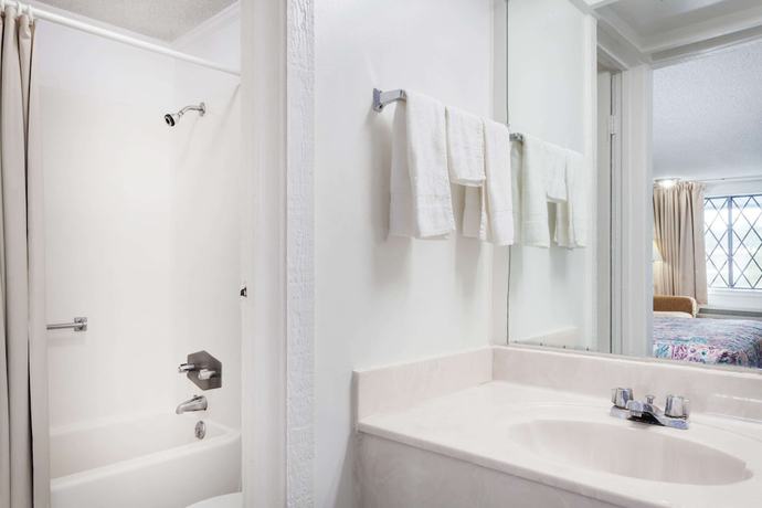 Imagen de la habitación del Hotel Knights Inn Columbia. Foto 7