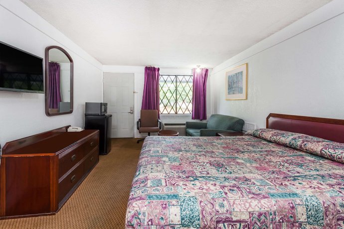 Imagen de la habitación del Hotel Knights Inn Columbia. Foto 9