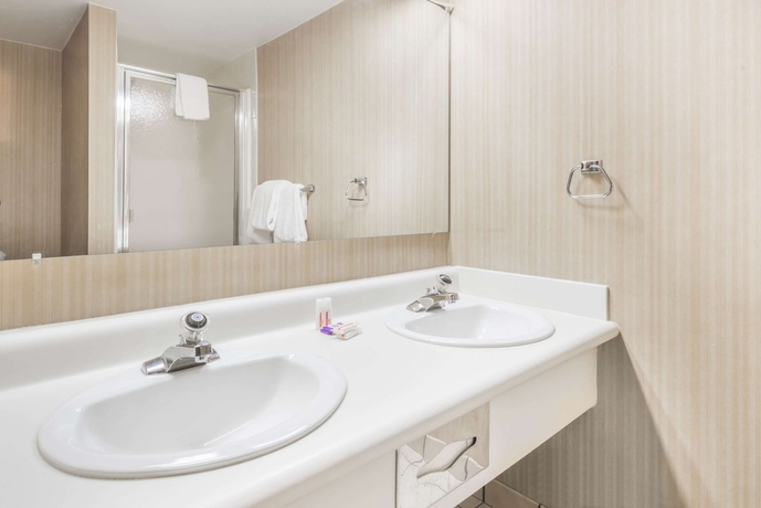 Imagen de la habitación del Hotel Knights Inn Dayton at Poe Ave. Foto 7