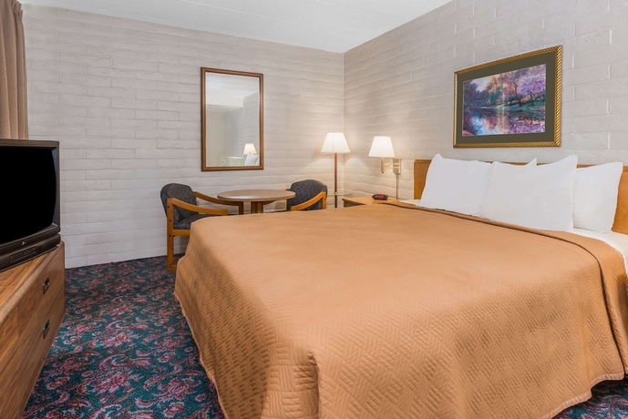 Imagen de la habitación del Hotel Knights Inn Dayton at Poe Ave. Foto 8