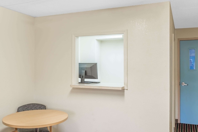 Imagen de los interiores del Hotel Knights Inn Dayton at Poe Ave. Foto 14