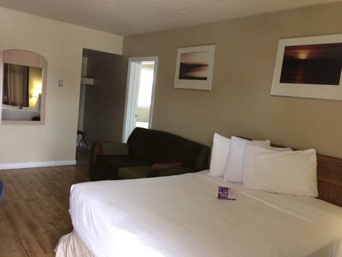 Imagen de la habitación del Hotel Knights Inn Edmonton. Foto 9
