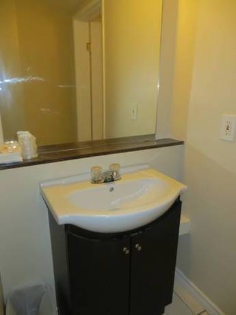 Imagen de la habitación del Hotel Knights Inn Edmonton. Foto 10