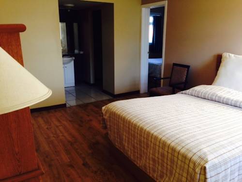 Imagen de la habitación del Hotel Knights Inn Edmonton. Foto 14
