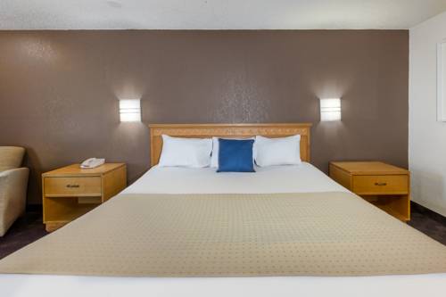 Imagen de la habitación del Hotel Knights Inn Flint. Foto 5