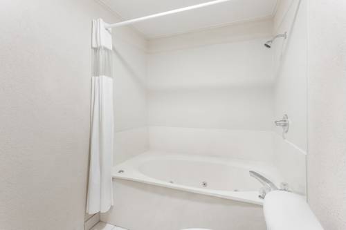 Imagen de la habitación del Hotel Knights Inn Franklin Ave Waco. Foto 12