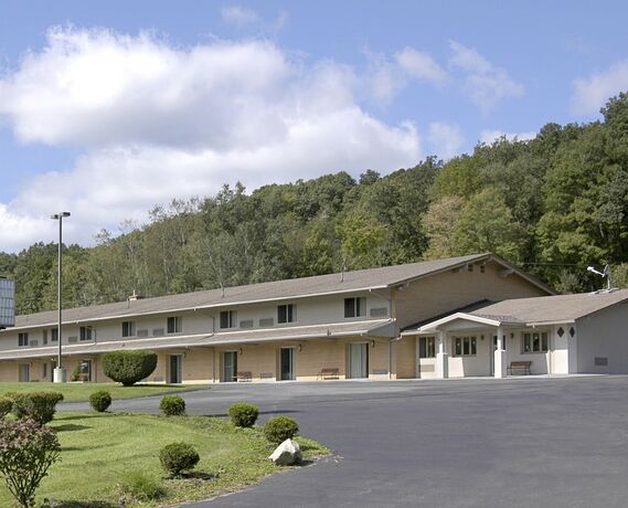 Imagen general del Hotel Knights Inn Franklin, PA. Foto 4