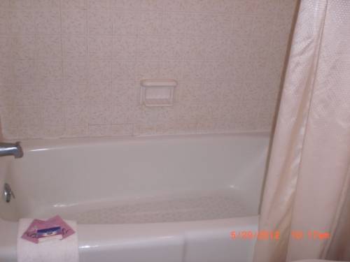 Imagen de la habitación del Hotel Knights Inn Grand Blanc. Foto 7