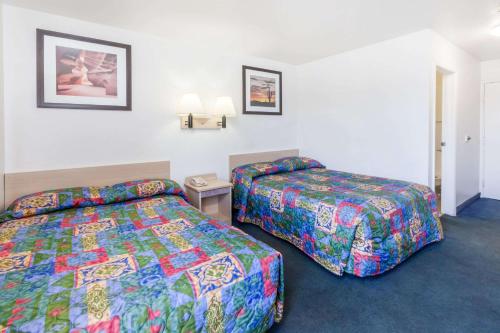 Imagen de la habitación del Hotel Knights Inn Grand Rapids East Airport. Foto 6