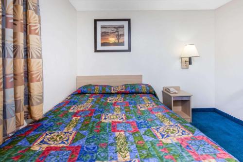 Imagen de la habitación del Hotel Knights Inn Grand Rapids East Airport. Foto 7