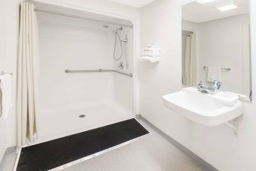 Imagen de la habitación del Hotel Knights Inn Hilliard Columbus. Foto 10