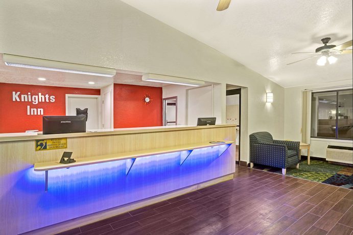 Imagen de los interiores del Hotel Knights Inn Jacksonville At Dix Ellis Trail. Foto 8