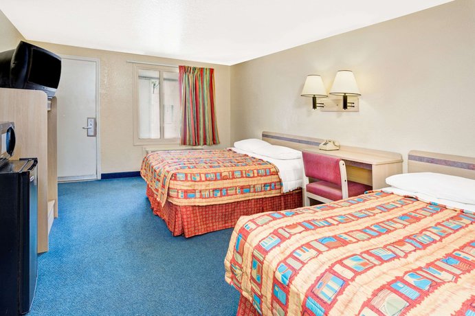 Imagen de la habitación del Hotel Knights Inn Jacksonville At Dix Ellis Trail. Foto 2