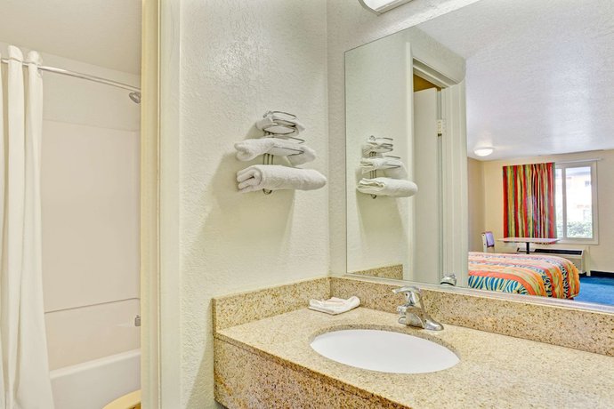 Imagen de la habitación del Hotel Knights Inn Jacksonville At Dix Ellis Trail. Foto 4