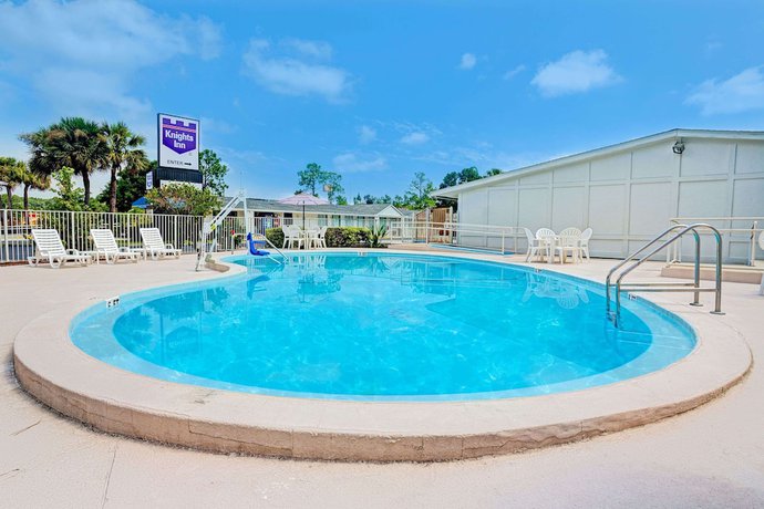 Imagen de la piscina del Hotel Knights Inn Jacksonville At Dix Ellis Trail. Foto 10