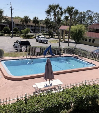 Imagen de la piscina del Hotel Knights Inn Jacksonville. Foto 19