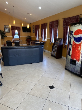 Imagen de los interiores del Hotel Knights Inn Jacksonville. Foto 16