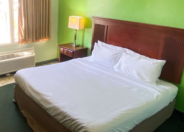 Imagen de la habitación del Hotel Knights Inn Lake City. Foto 2