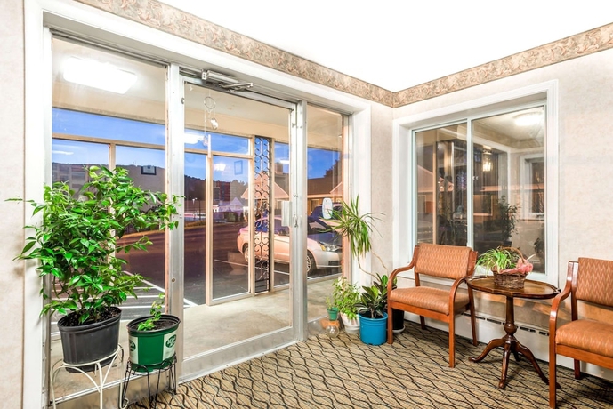 Imagen de los interiores del Hotel Knights Inn Lenox. Foto 16