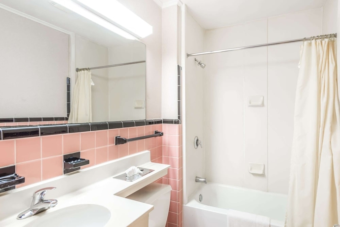 Imagen de la habitación del Hotel Knights Inn Lenox. Foto 12