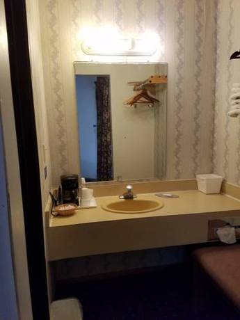 Imagen de la habitación del Hotel Knights Inn Mackinaw City. Foto 8