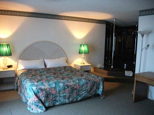Imagen de la habitación del Hotel Knights Inn Mackinaw City. Foto 9