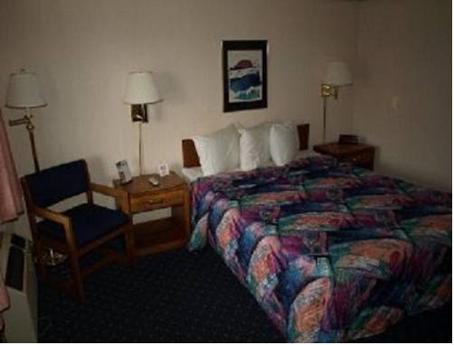 Imagen de la habitación del Hotel Knights Inn Mackinaw City. Foto 10