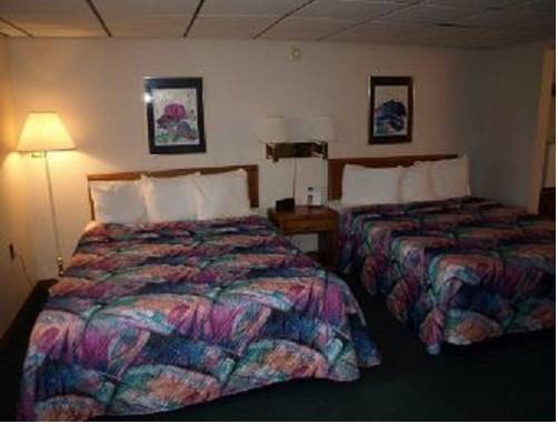 Imagen de la habitación del Hotel Knights Inn Mackinaw City. Foto 11