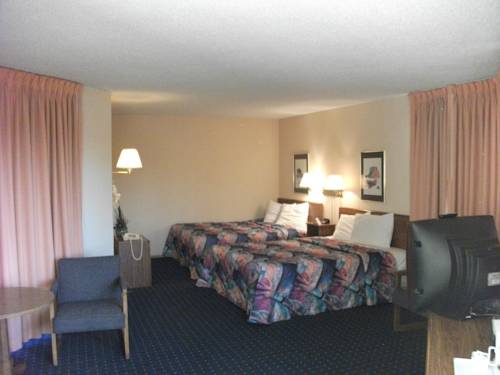 Imagen de la habitación del Hotel Knights Inn Mackinaw City. Foto 13