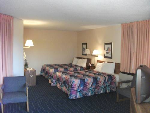 Imagen de la habitación del Hotel Knights Inn Mackinaw City. Foto 14