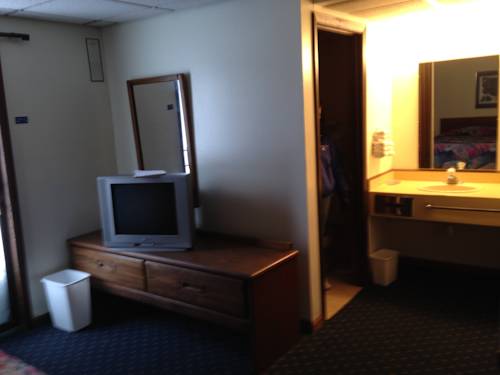Imagen de la habitación del Hotel Knights Inn Mackinaw City. Foto 15