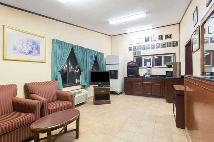 Imagen de los interiores del Hotel Knights Inn Martinsburg. Foto 17
