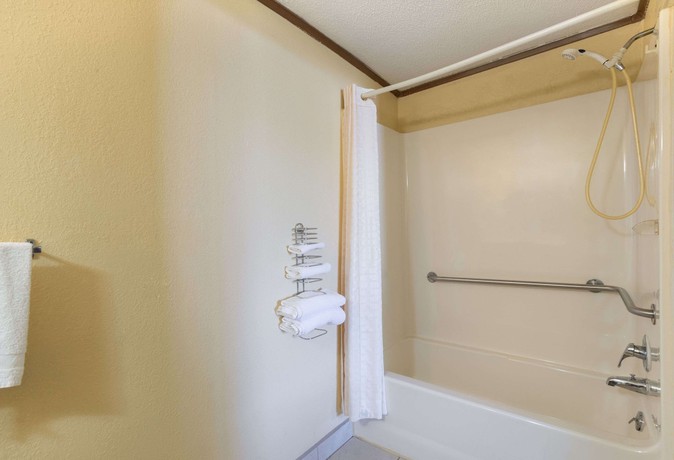 Imagen de la habitación del Hotel Knights Inn Martinsburg. Foto 7