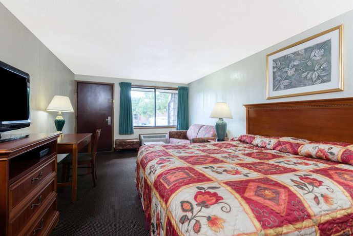 Imagen de la habitación del Hotel Knights Inn Martinsburg. Foto 8