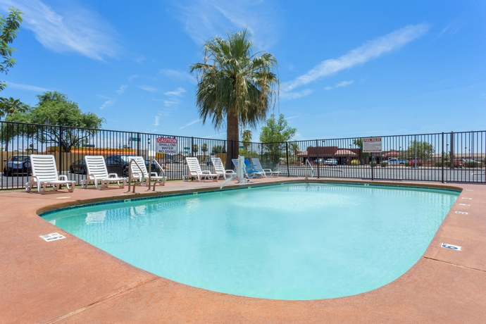 Imagen de la piscina del Hotel Knights Inn Mesa. Foto 15
