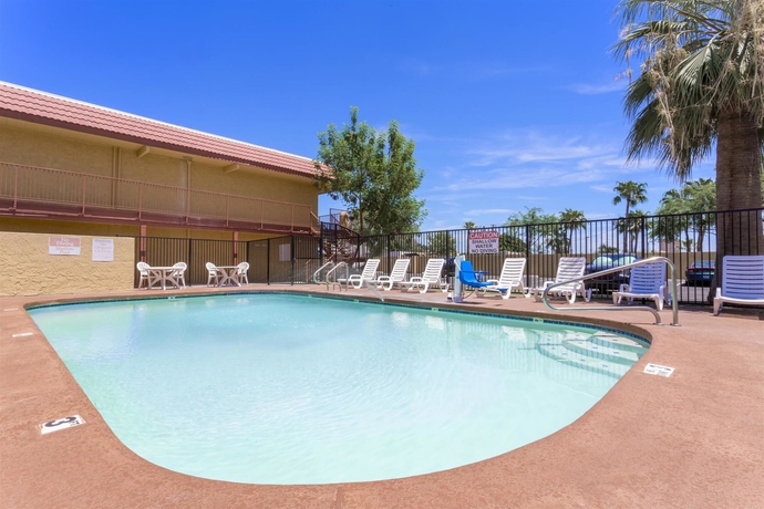Imagen de la piscina del Hotel Knights Inn Mesa. Foto 16