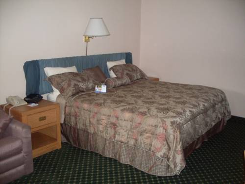 Imagen de la habitación del Hotel Knights Inn Midland, On. Foto 11
