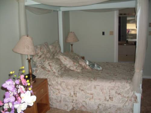 Imagen de la habitación del Hotel Knights Inn Midland, On. Foto 16