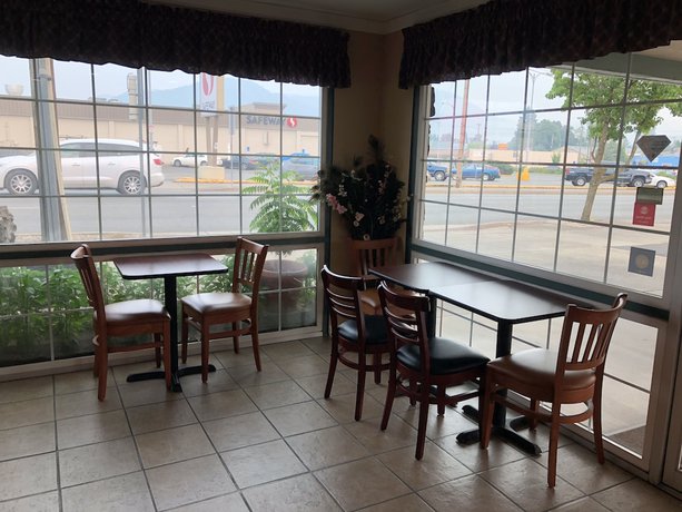 Imagen de los interiores del Hotel Knight\'s Inn Motel. Foto 18