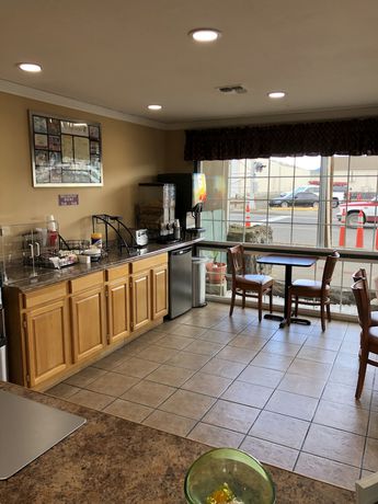 Imagen de los interiores del Hotel Knight\'s Inn Motel. Foto 19