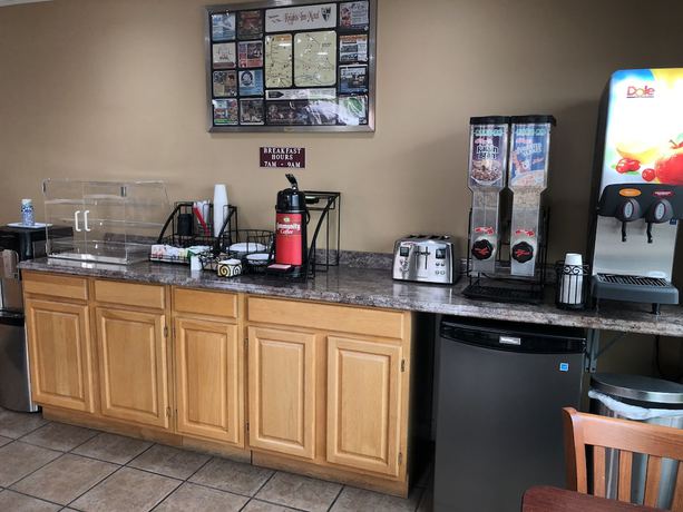 Imagen del bar/restaurante del Hotel Knight\'s Inn Motel. Foto 2