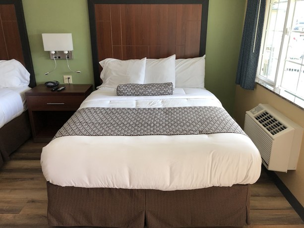 Imagen de la habitación del Hotel Knight\'s Inn Motel. Foto 13