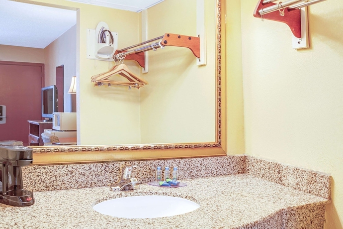 Imagen de la habitación del Hotel Knights Inn Mount Laurel. Foto 8