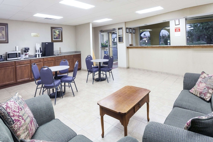 Imagen de los interiores del Hotel Knights Inn Murfreesboro. Foto 9